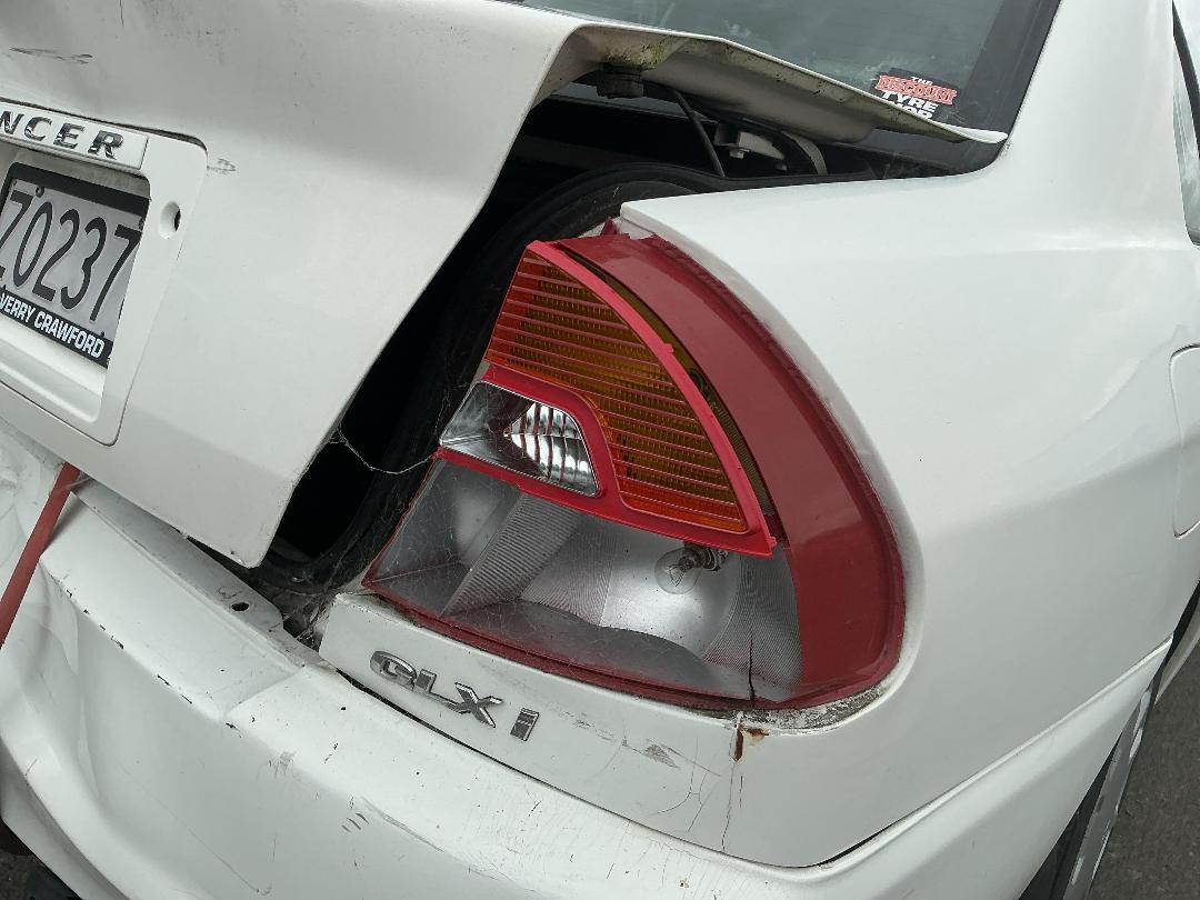 Photo '10' of Mitsubishi Lancer Glxi Photo '10' of Mitsubishi Lancer Glxi