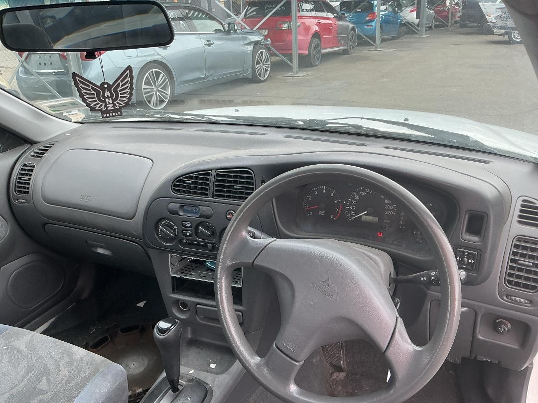 Photo '15' of Mitsubishi Lancer Glxi Photo '15' of Mitsubishi Lancer Glxi