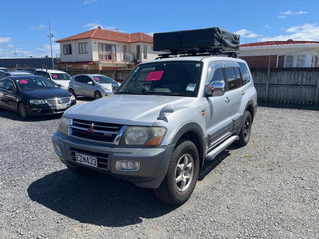 Photo '3' of Mitsubishi Pajero Photo '3' of Mitsubishi Pajero