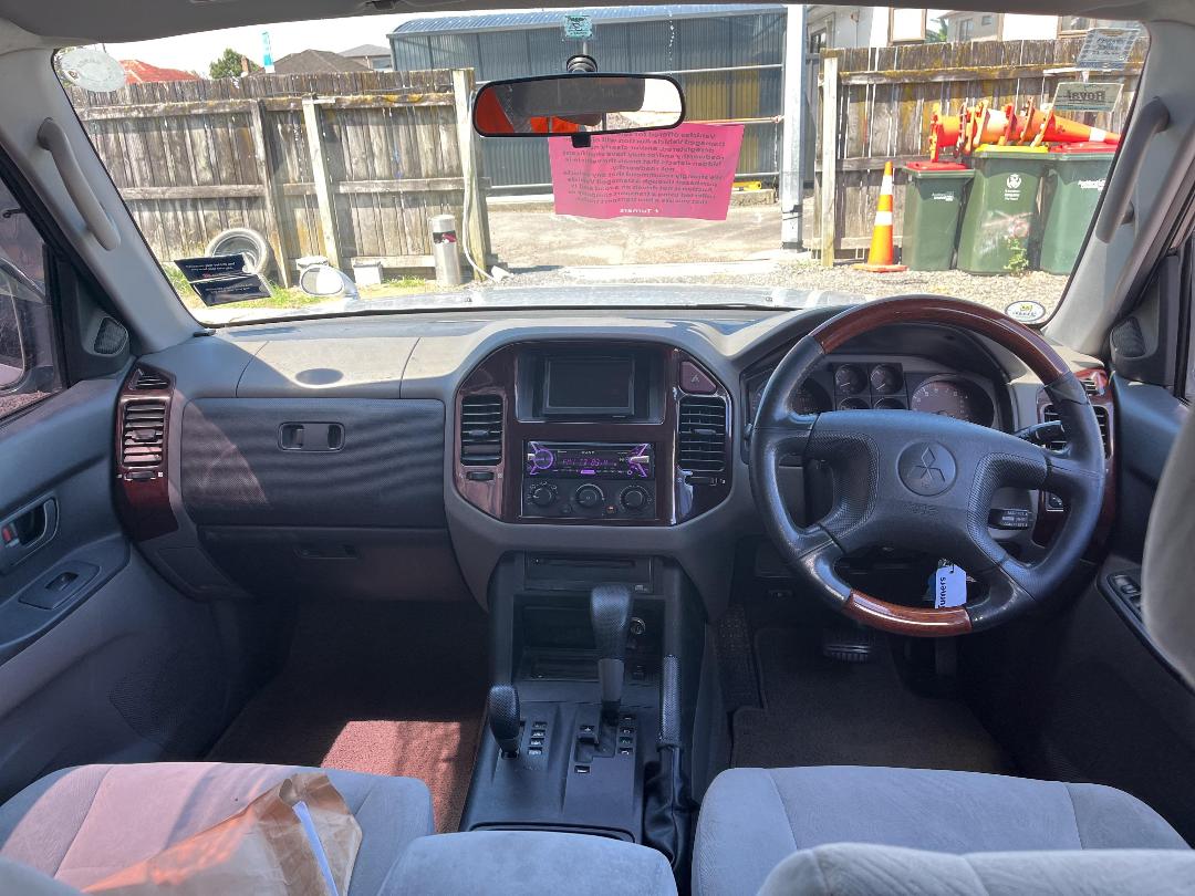 Photo '15' of Mitsubishi Pajero Photo '15' of Mitsubishi Pajero