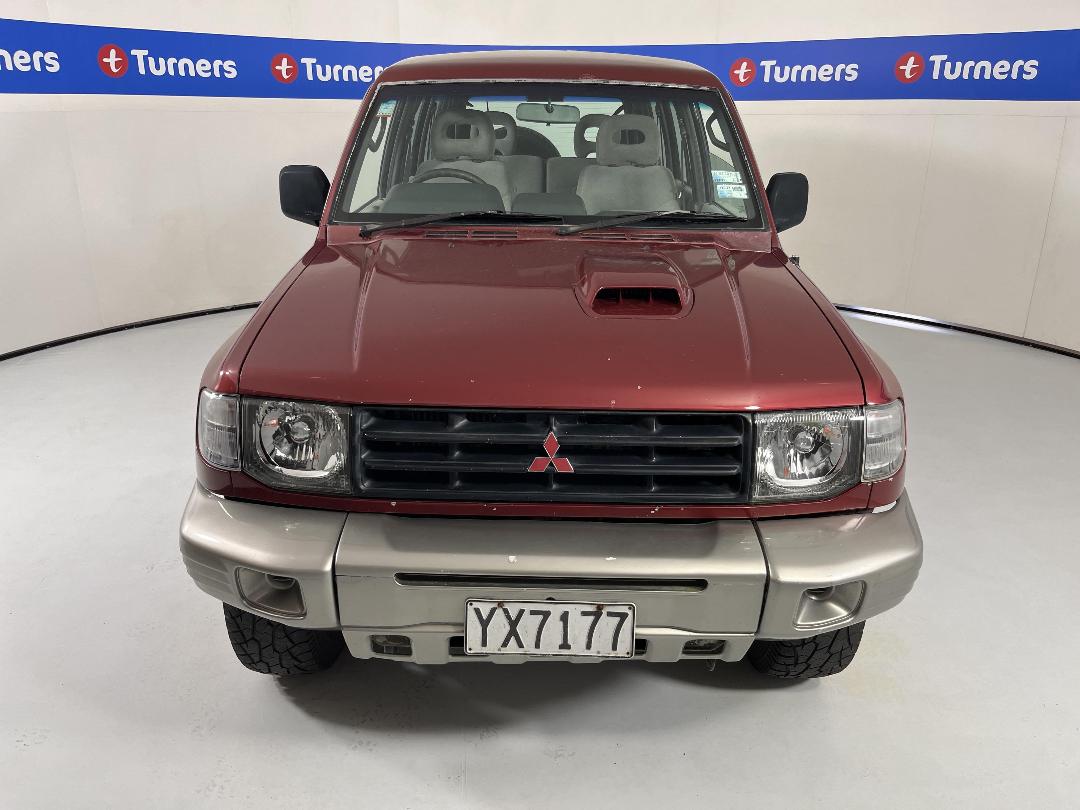 Photo '2' of Mitsubishi Pajero