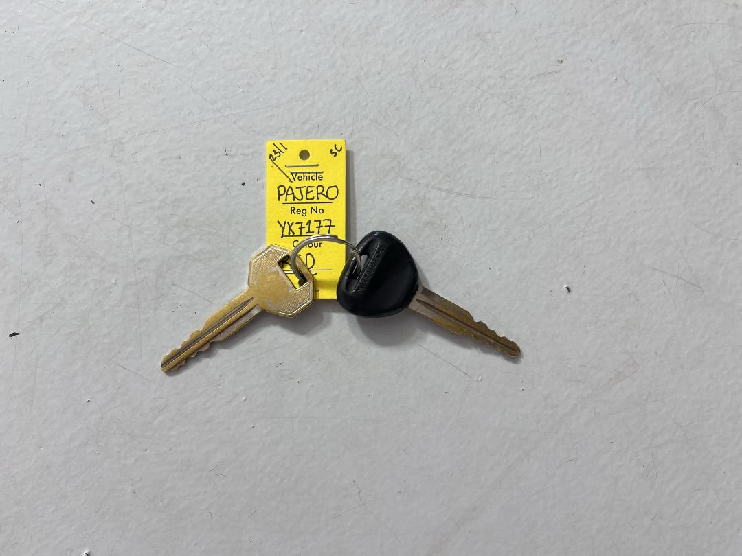 Photo '22' of Mitsubishi Pajero