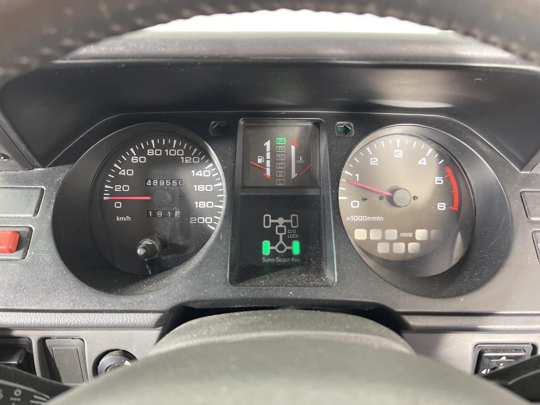 Photo '21' of Mitsubishi Pajero