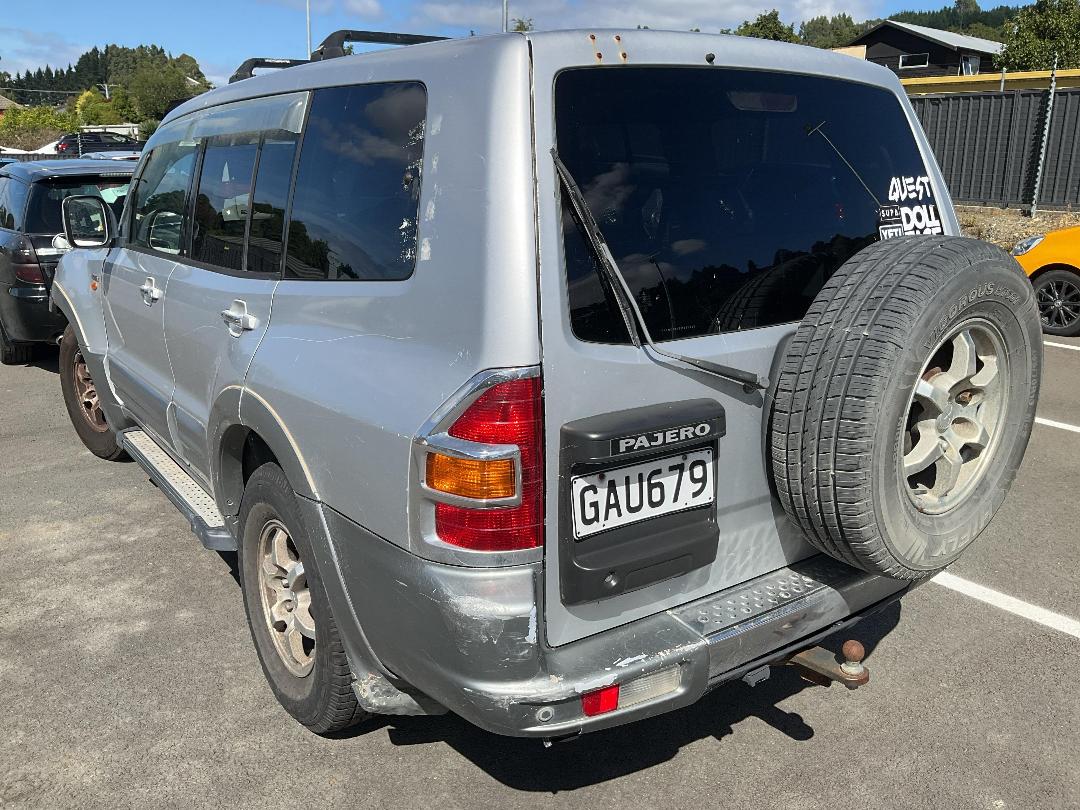 Photo '3' of Mitsubishi Pajero Photo '3' of Mitsubishi Pajero