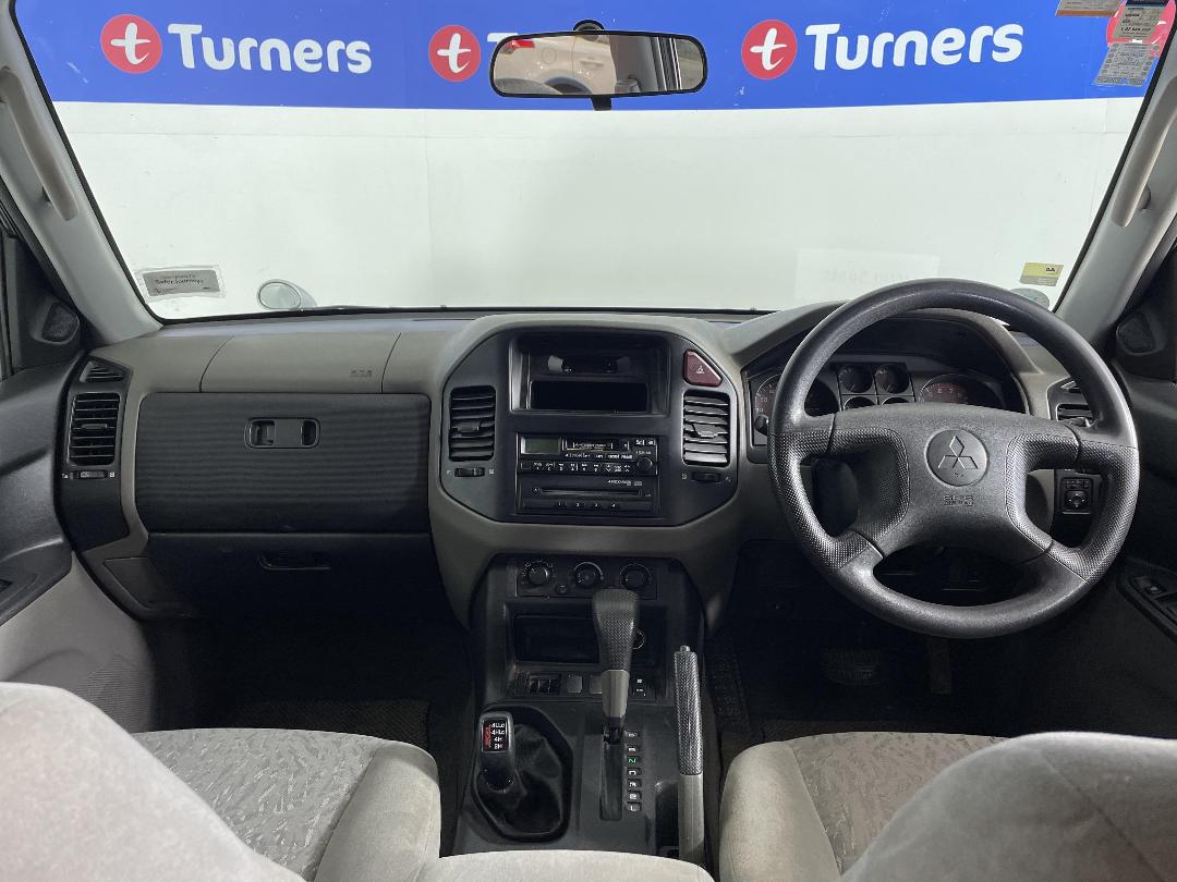 Photo '17' of Mitsubishi Pajero Photo '17' of Mitsubishi Pajero