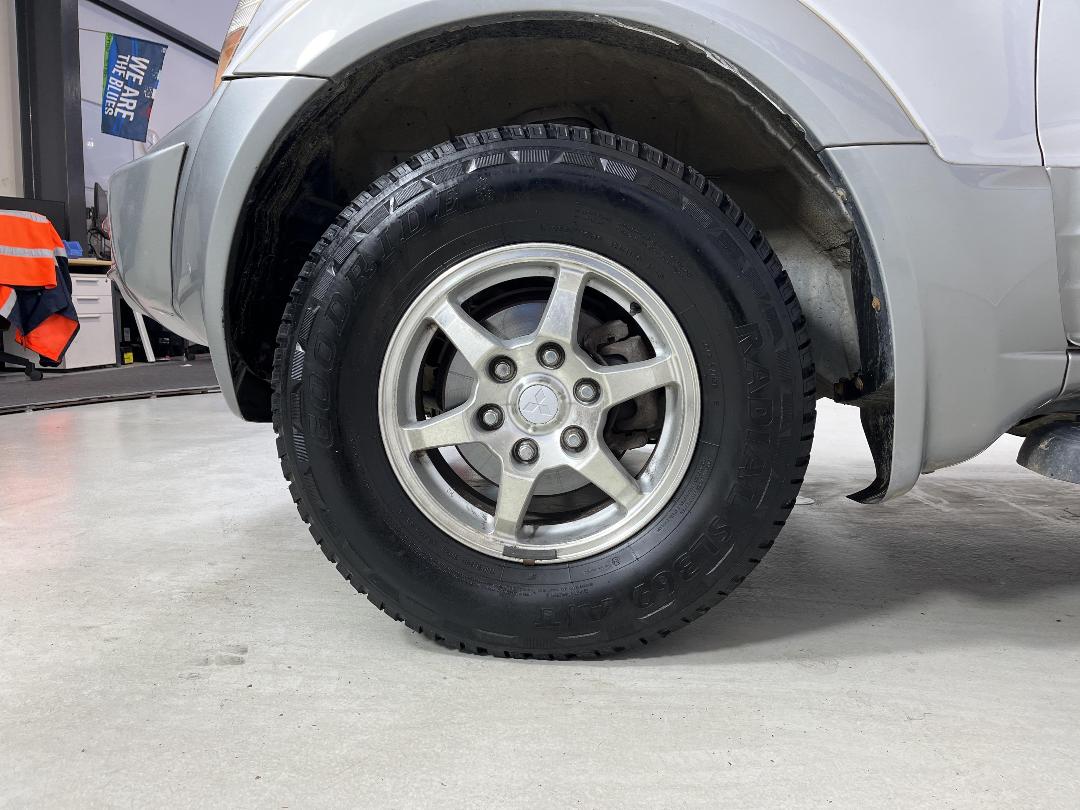 Photo '10' of Mitsubishi Pajero Photo '10' of Mitsubishi Pajero