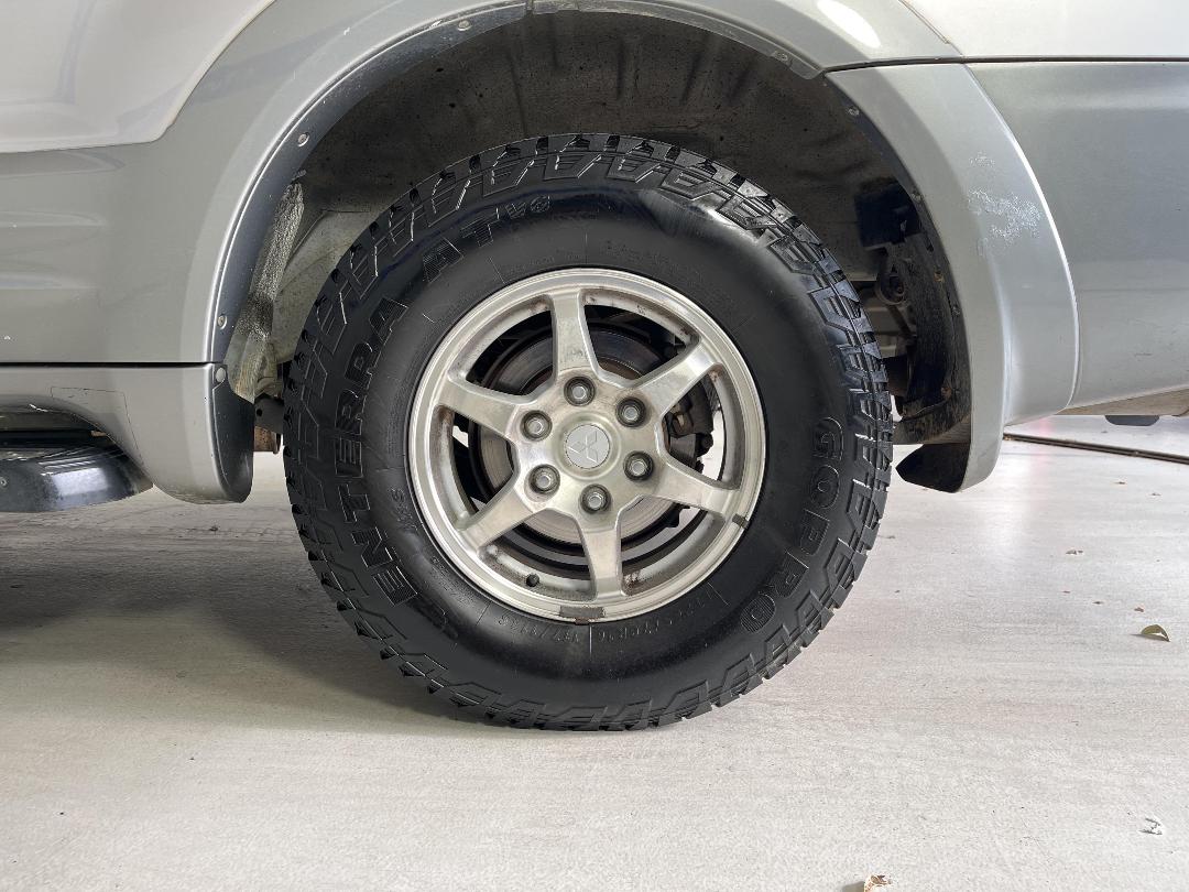 Photo '11' of Mitsubishi Pajero Photo '11' of Mitsubishi Pajero