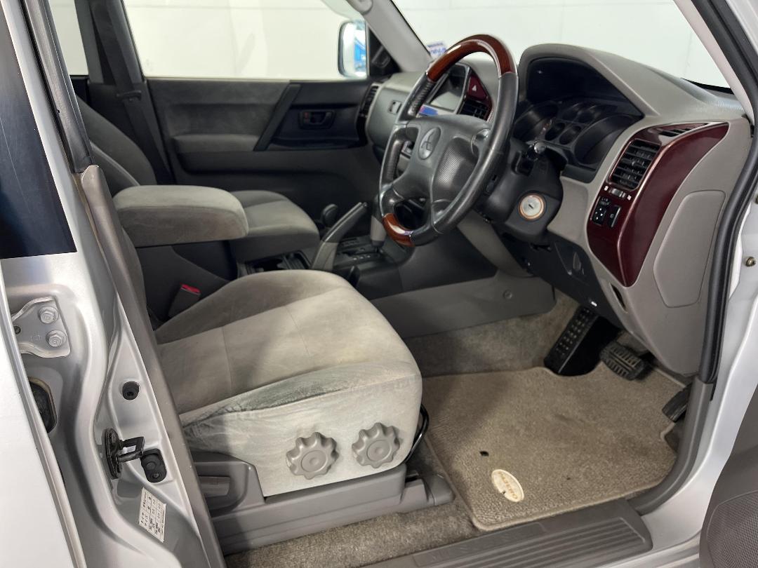 Photo '16' of Mitsubishi Pajero Photo '16' of Mitsubishi Pajero