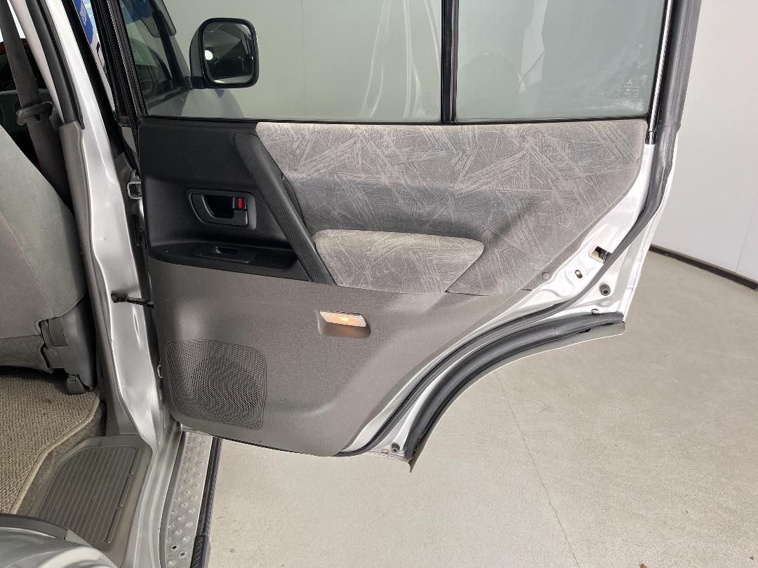 Photo '19' of Mitsubishi Pajero Photo '19' of Mitsubishi Pajero