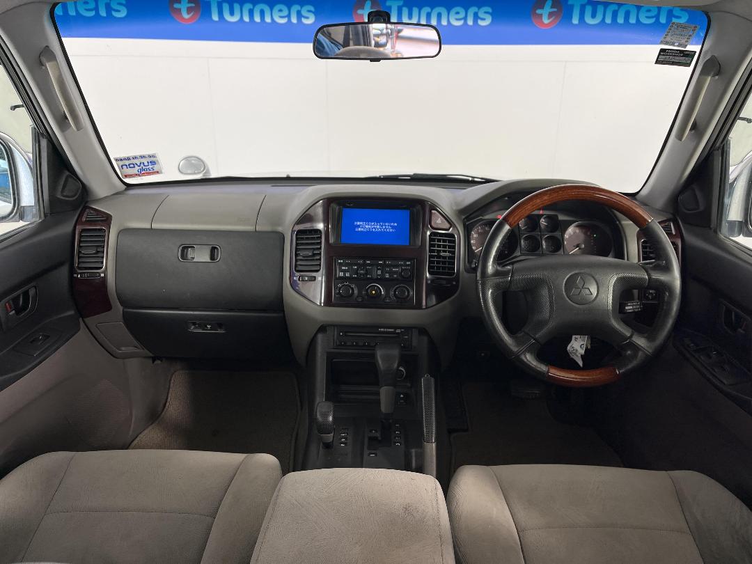 Photo '17' of Mitsubishi Pajero Photo '17' of Mitsubishi Pajero