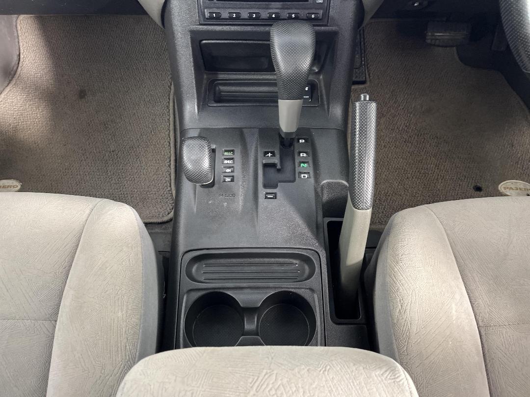 Photo '18' of Mitsubishi Pajero Photo '18' of Mitsubishi Pajero