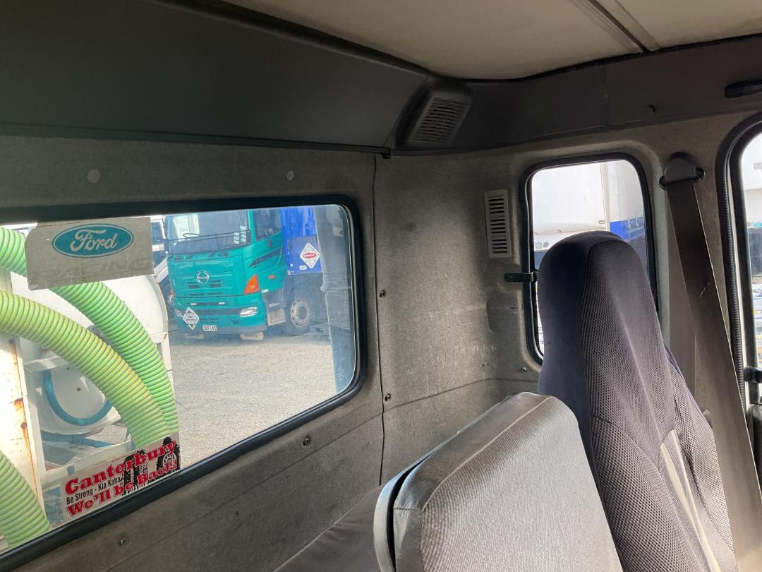 Photo '18' of Nissan Diesel MD235 Hydro Excavator