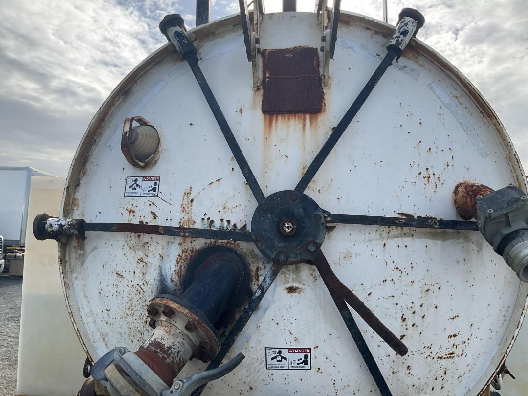 Photo '32' of Nissan Diesel MD235 Hydro Excavator