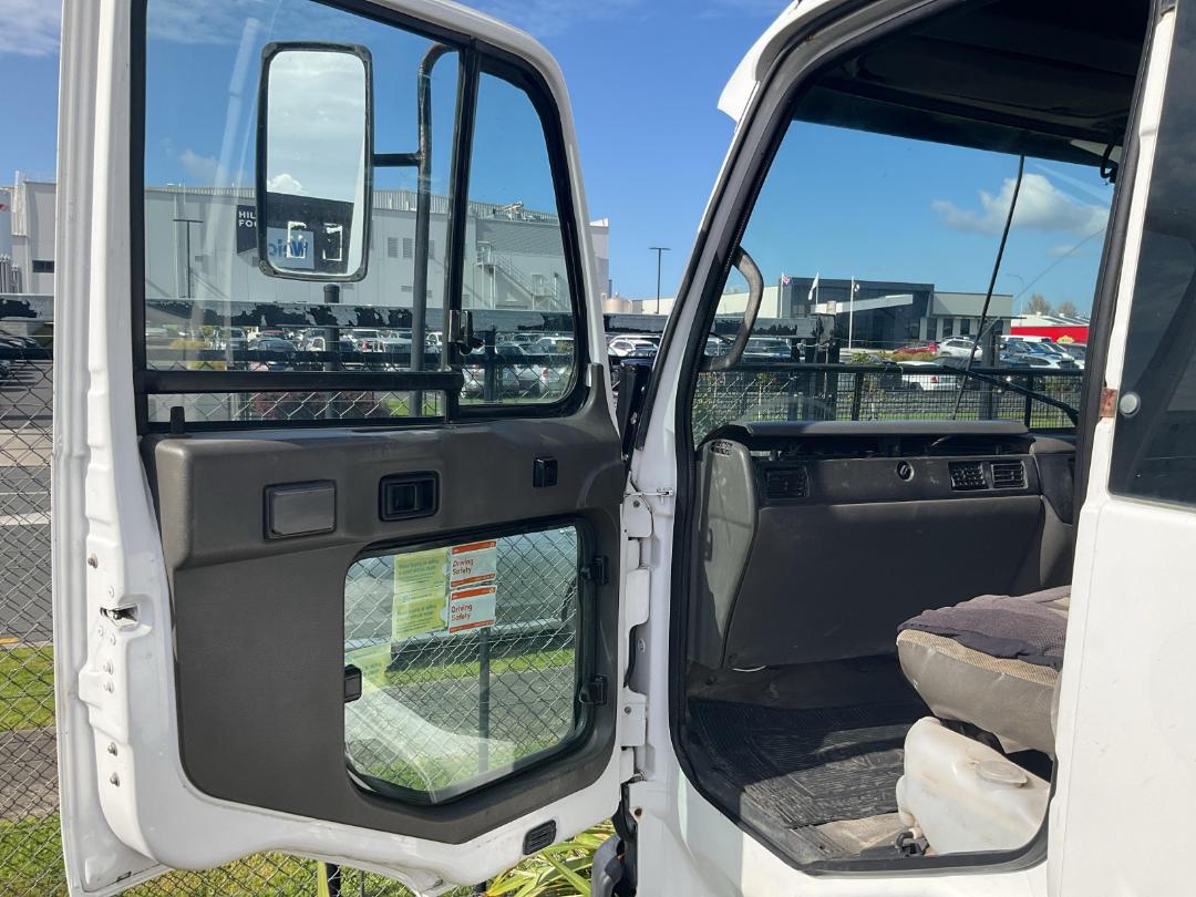 Photo '19' of Nissan Diesel MD235 Hydro Excavator