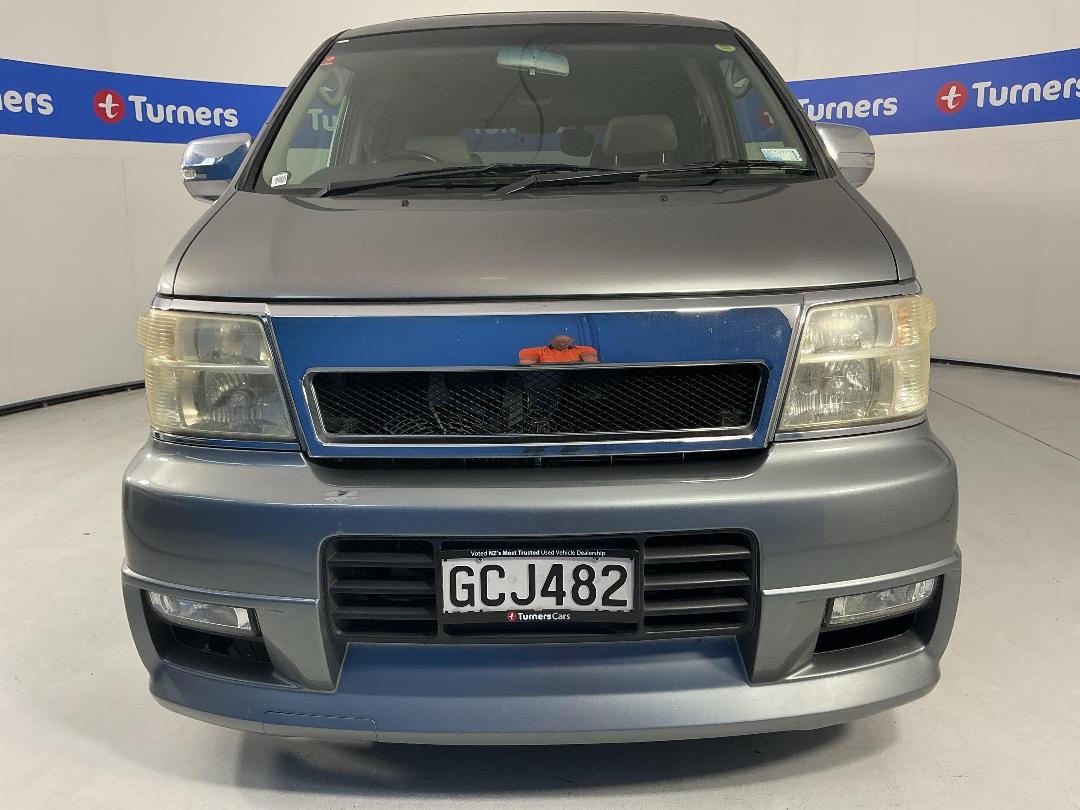 Photo '2' of Nissan Elgrand Photo '2' of Nissan Elgrand