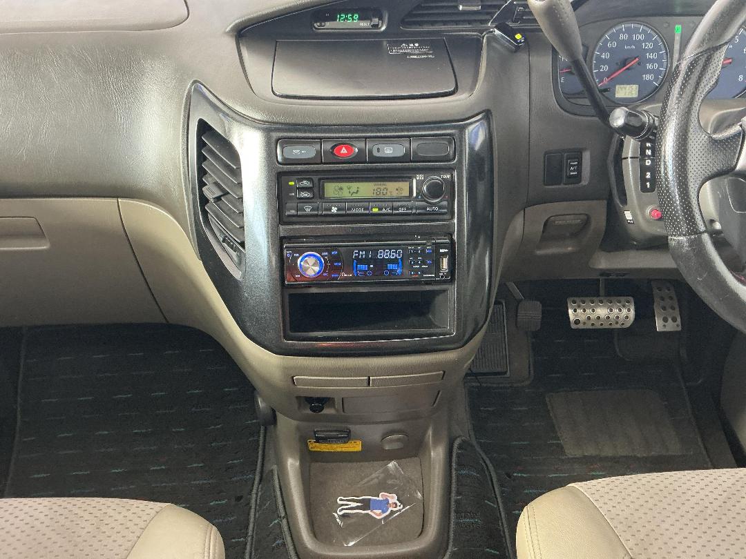 Photo '18' of Nissan Elgrand Photo '18' of Nissan Elgrand