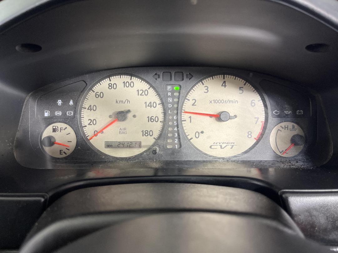 Photo '21' of Nissan Primera