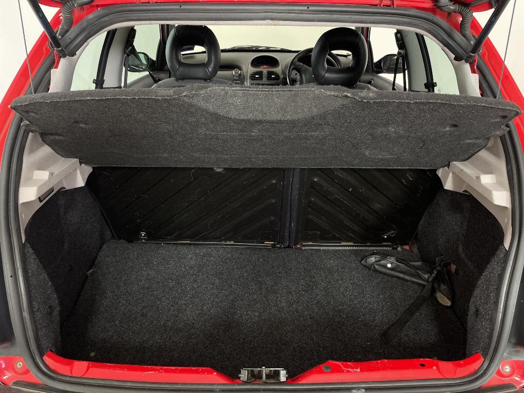 Photo '14' of Peugeot 206