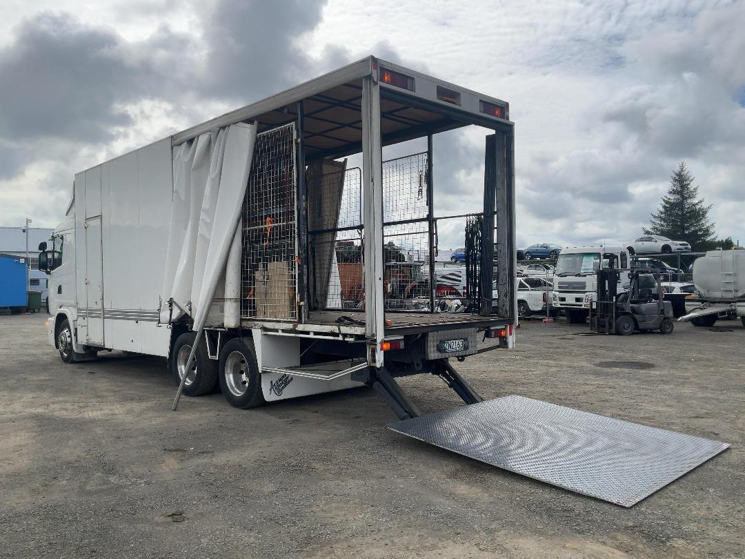 Photo '16' of Scania 124LB6X2 Box Body Photo '16' of Scania 124LB6X2 Box Body