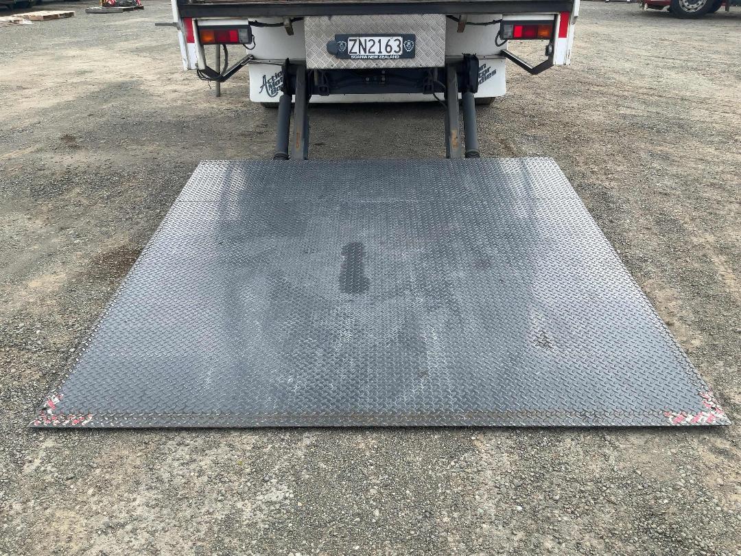 Photo '17' of Scania 124LB6X2 Box Body Photo '17' of Scania 124LB6X2 Box Body