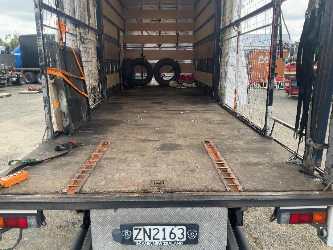 Photo '18' of Scania 124LB6X2 Box Body Photo '18' of Scania 124LB6X2 Box Body