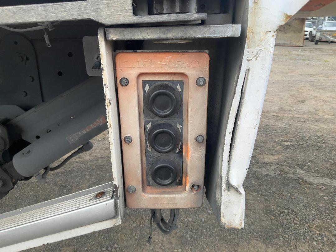 Photo '24' of Scania 124LB6X2 Box Body Photo '24' of Scania 124LB6X2 Box Body