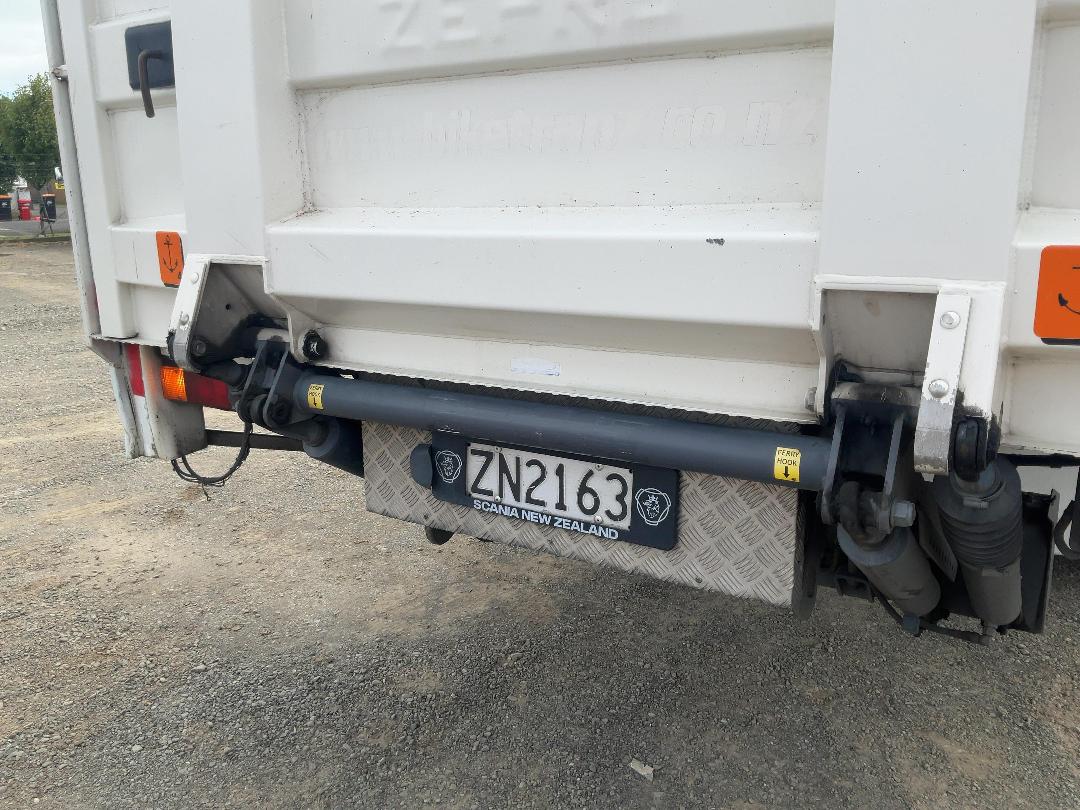 Photo '26' of Scania 124LB6X2 Box Body Photo '26' of Scania 124LB6X2 Box Body