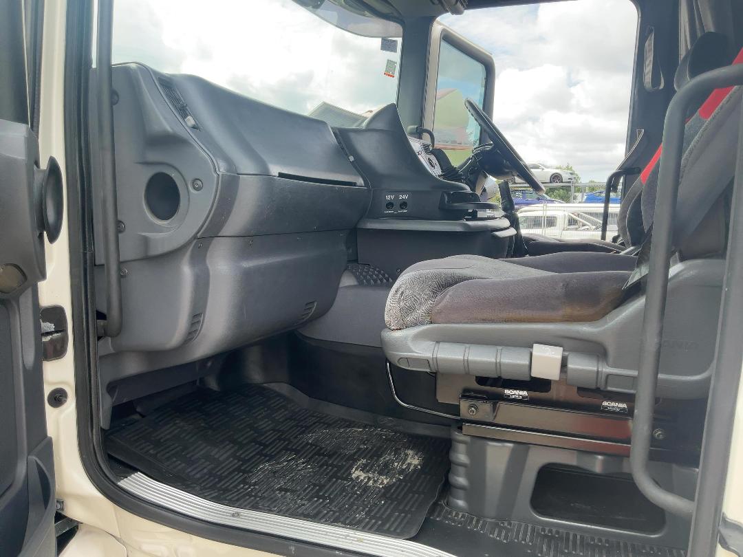 Photo '35' of Scania 124LB6X2 Box Body Photo '35' of Scania 124LB6X2 Box Body