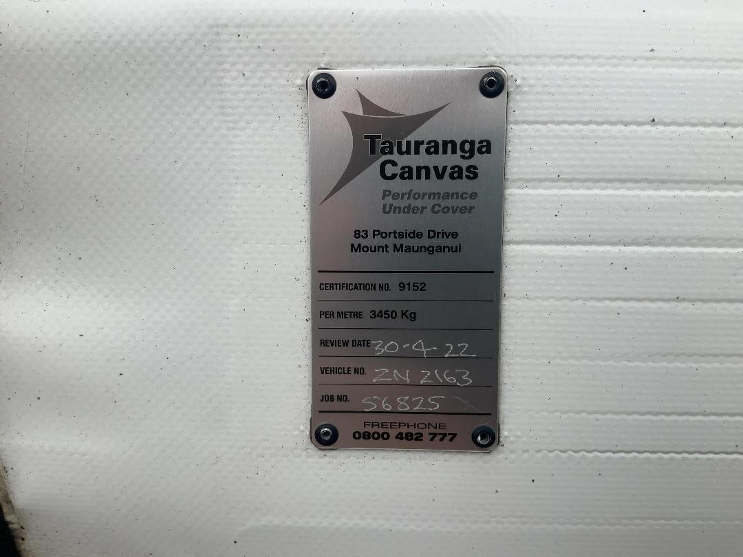 Photo '32' of Scania 124LB6X2 Box Body Photo '32' of Scania 124LB6X2 Box Body