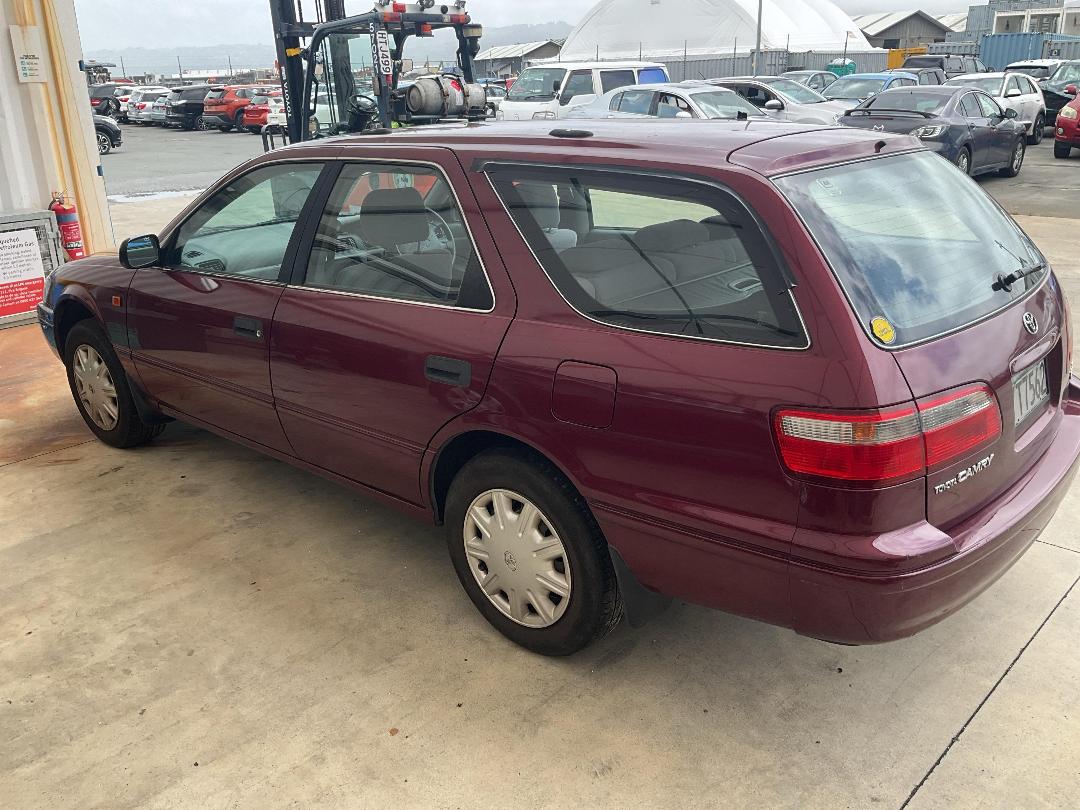 Photo '3' of Toyota Camry GL Photo '3' of Toyota Camry GL