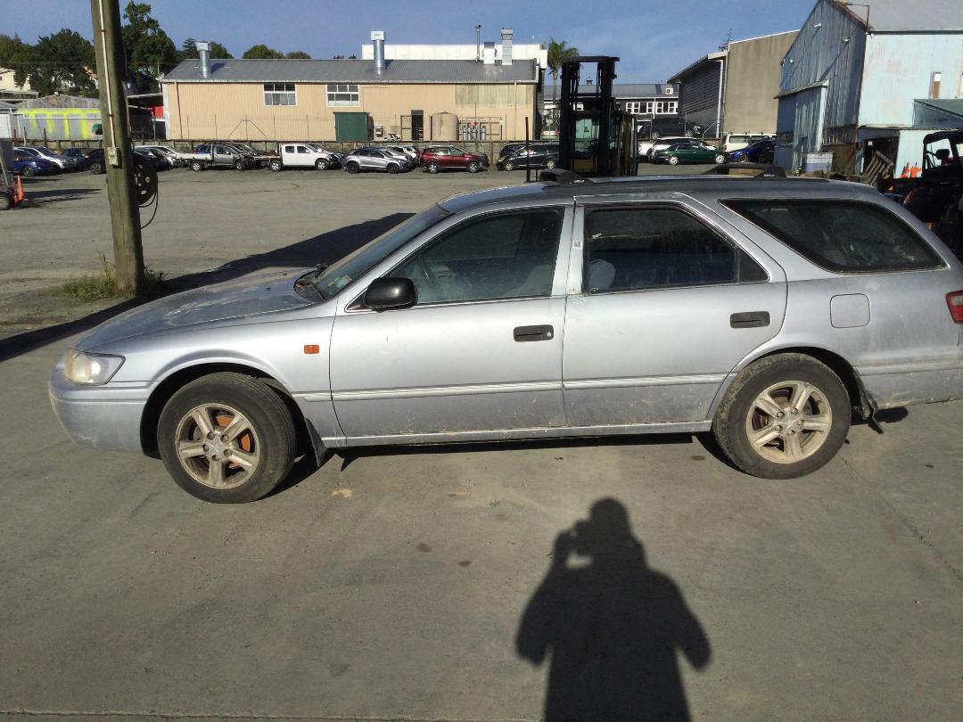 Photo '4' of Toyota Camry GL Photo '4' of Toyota Camry GL