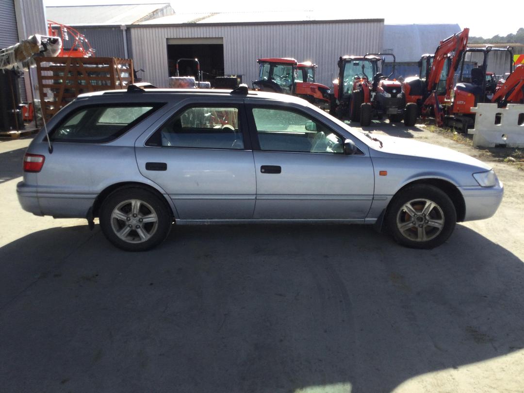 Photo '8' of Toyota Camry GL Photo '8' of Toyota Camry GL