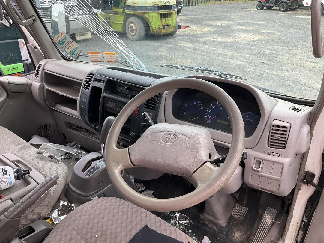 Photo '13' of Toyota Dyna XZU307 Flat Deck