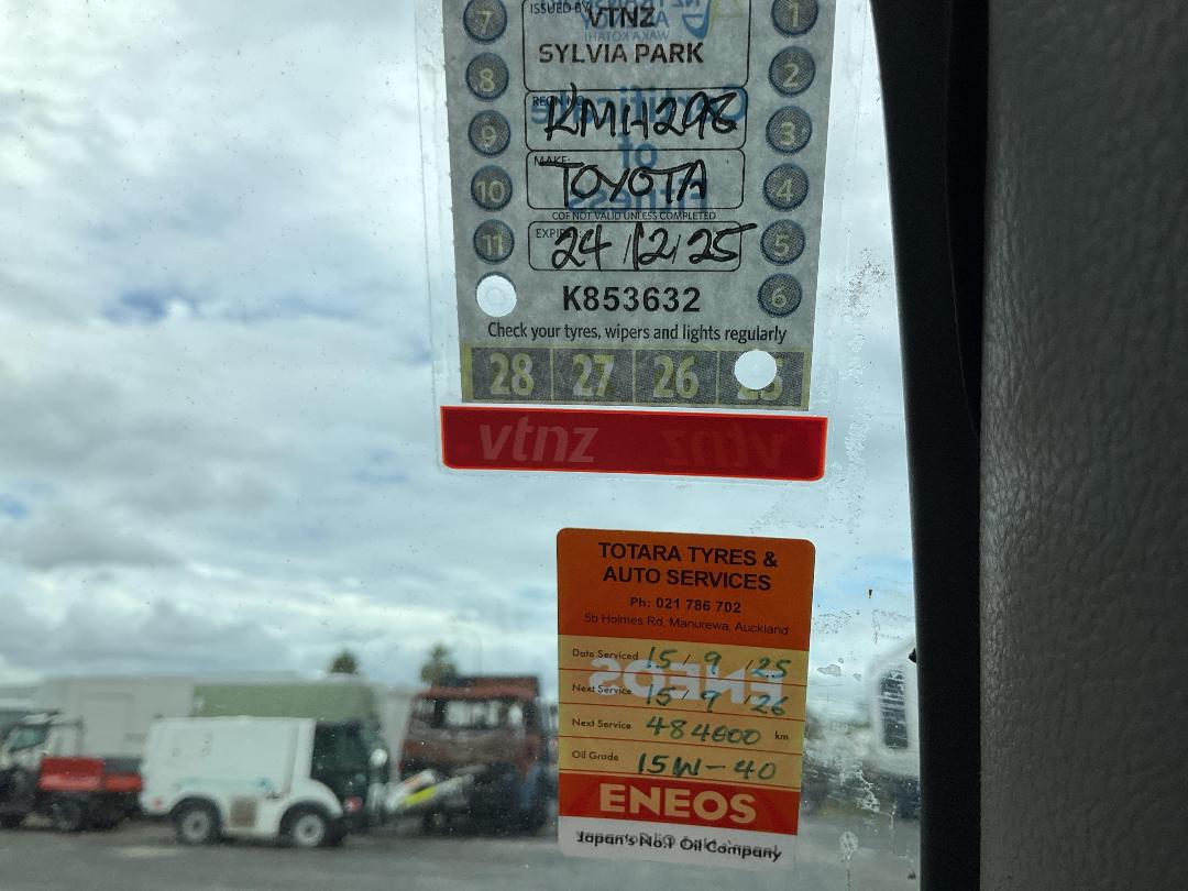 Photo '27' of Toyota Dyna XZU307 Flat Deck