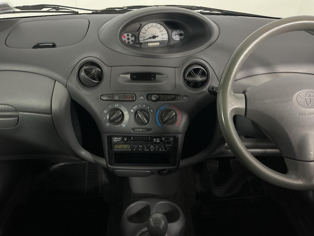 Photo '18' of Toyota Echo