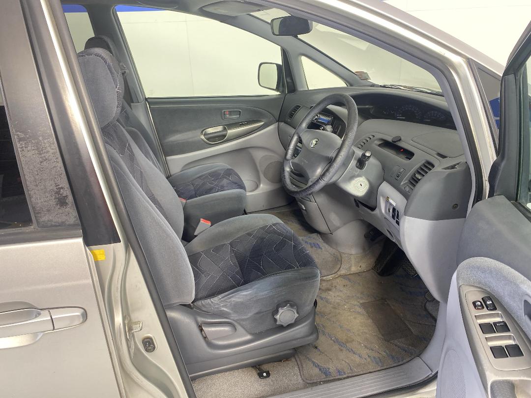 Photo '16' of Toyota Estima Photo '16' of Toyota Estima