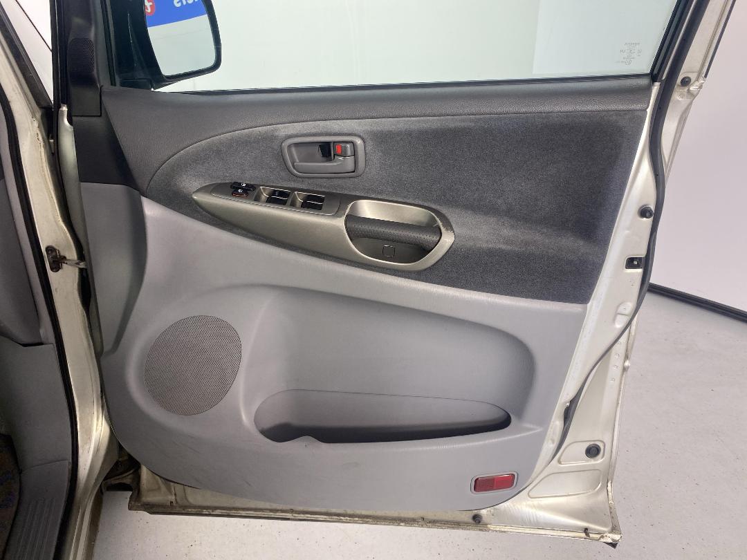 Photo '15' of Toyota Estima Photo '15' of Toyota Estima