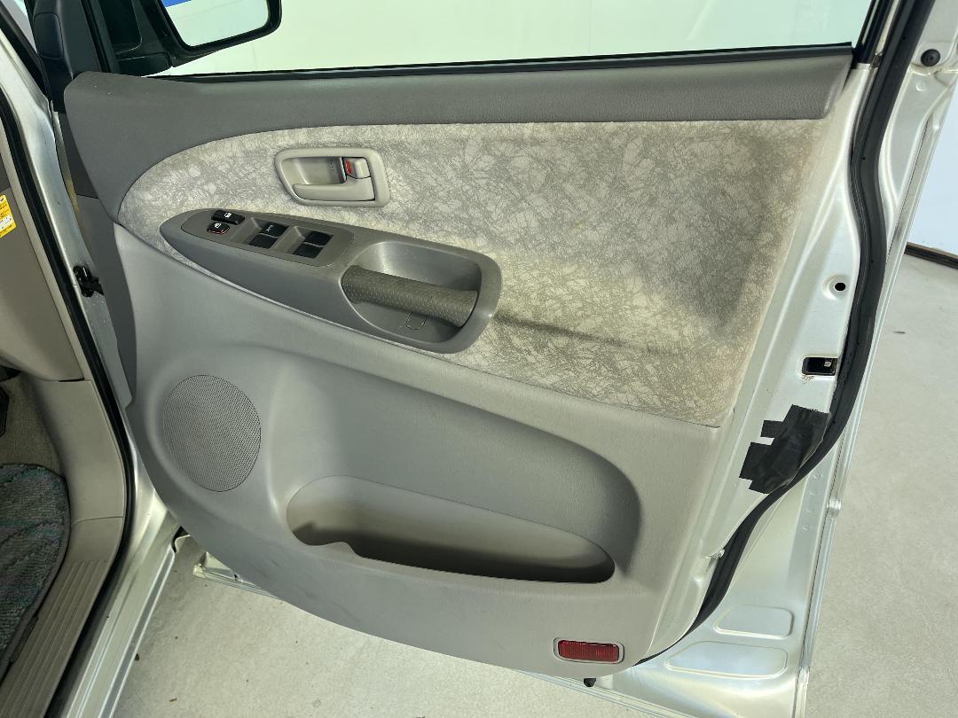 Photo '13' of Toyota Estima T Photo '13' of Toyota Estima T