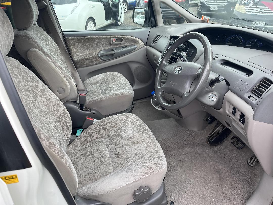 Photo '14' of Toyota Estima