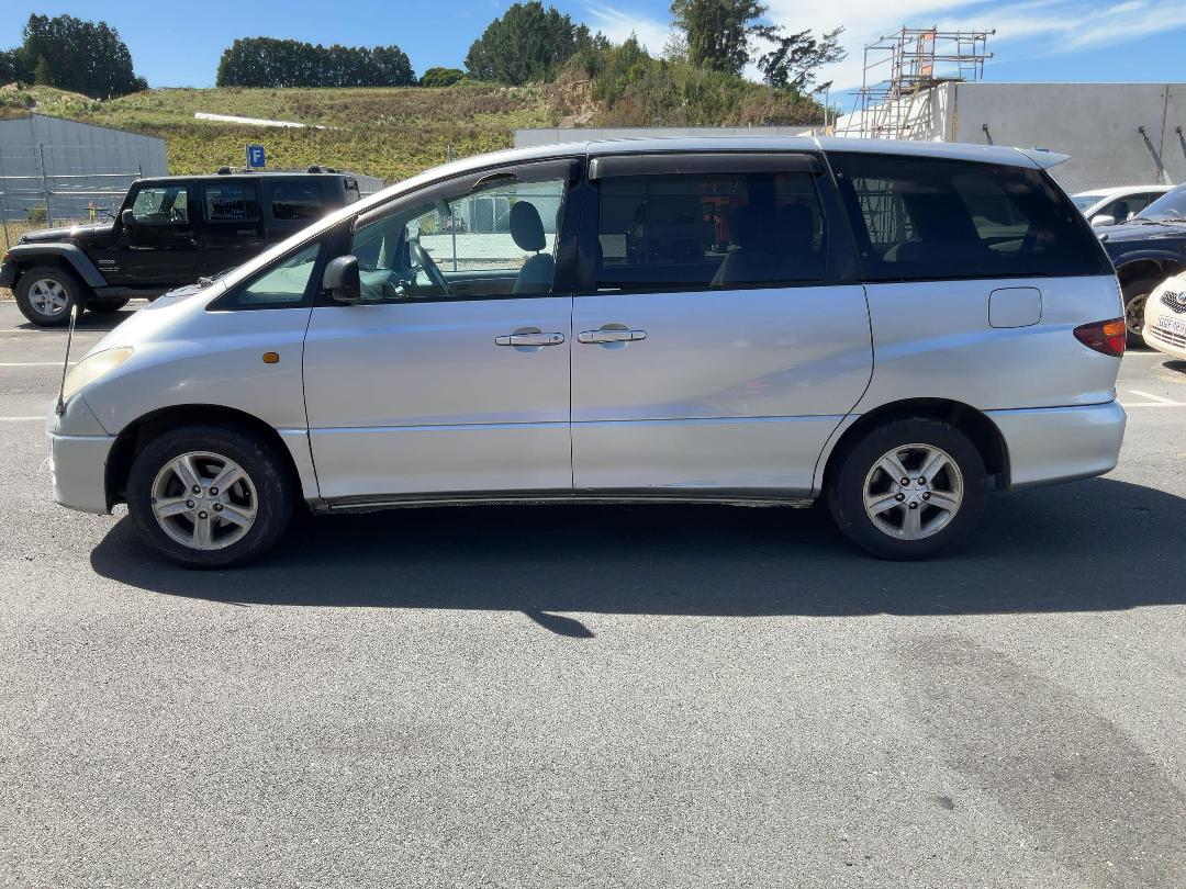 Photo '4' of Toyota Estima