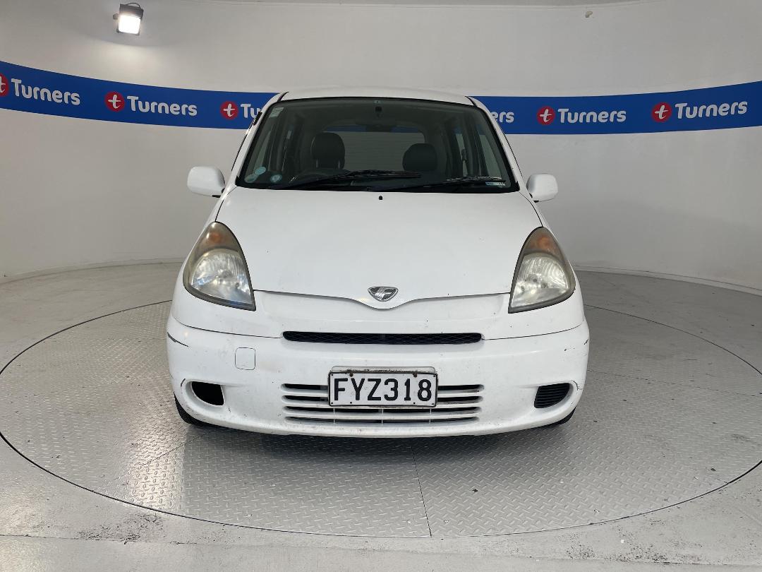 Photo '2' of Toyota Funcargo Photo '2' of Toyota Funcargo