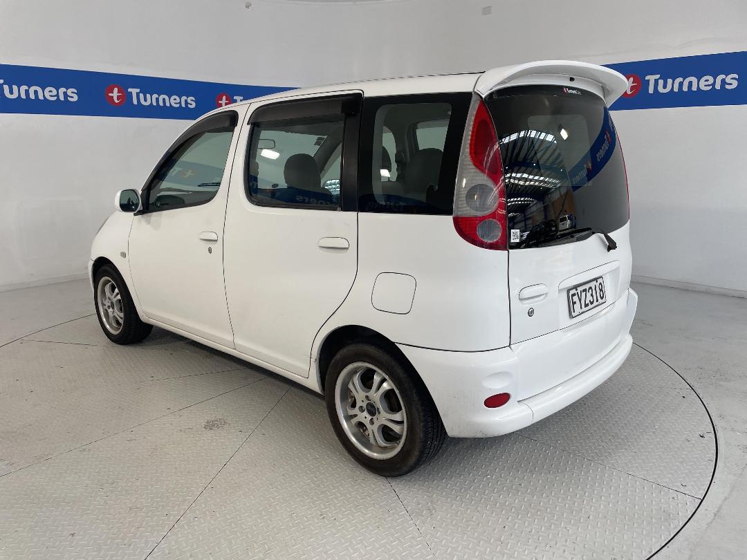 Photo '5' of Toyota Funcargo Photo '5' of Toyota Funcargo