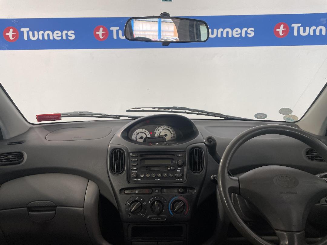 Photo '17' of Toyota Funcargo Photo '17' of Toyota Funcargo