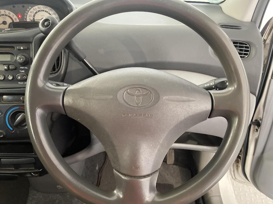 Photo '25' of Toyota Funcargo Photo '25' of Toyota Funcargo