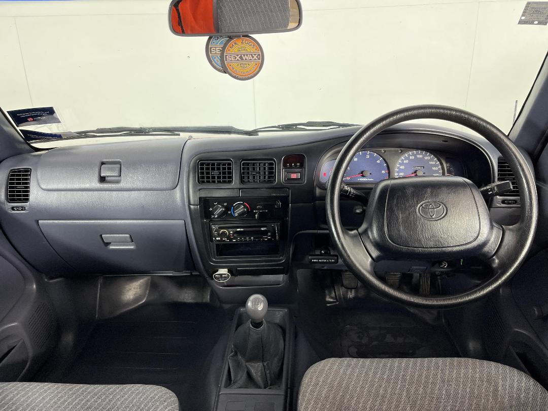 Photo '17' of Toyota Hilux Photo '17' of Toyota Hilux