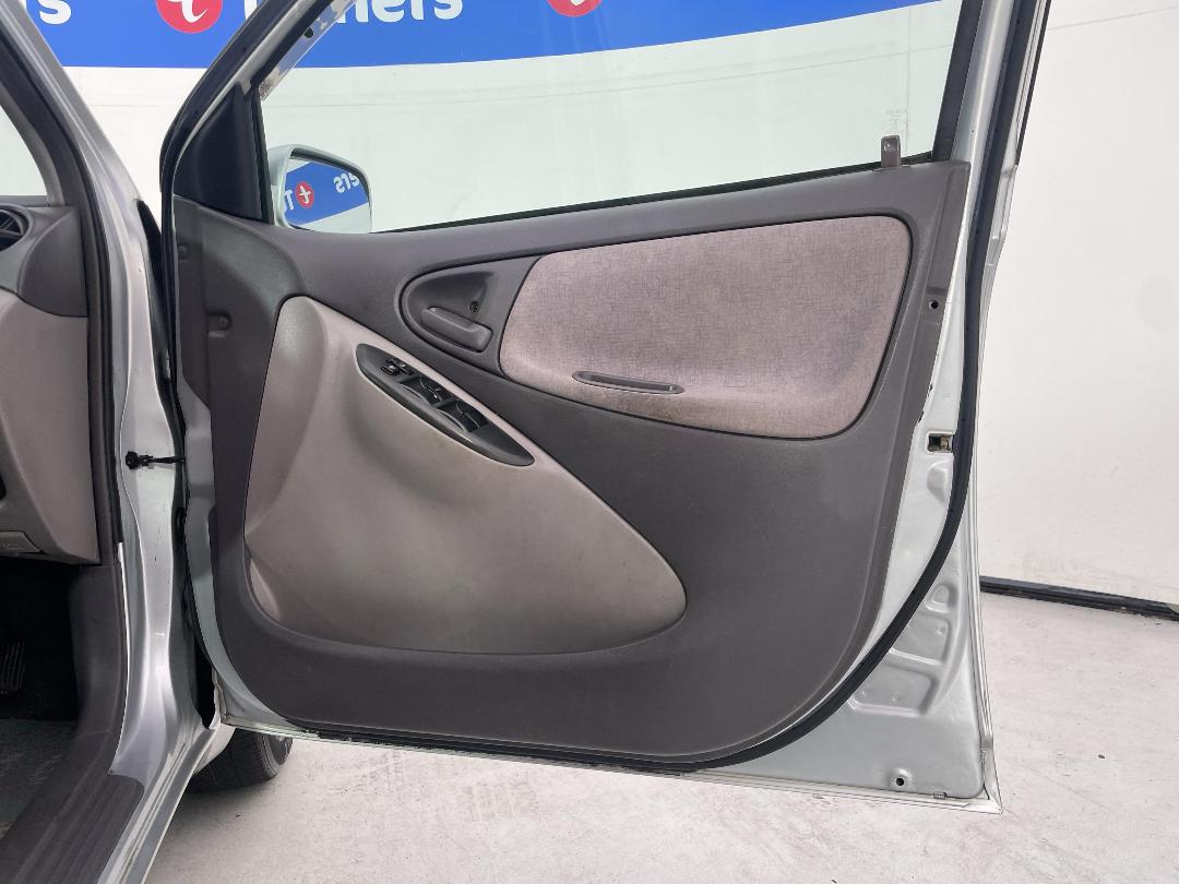 Photo '15' of Toyota Platz Photo '15' of Toyota Platz