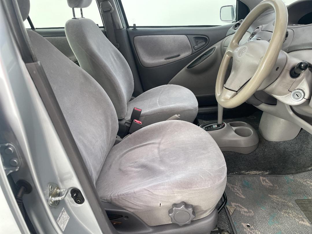 Photo '16' of Toyota Platz Photo '16' of Toyota Platz