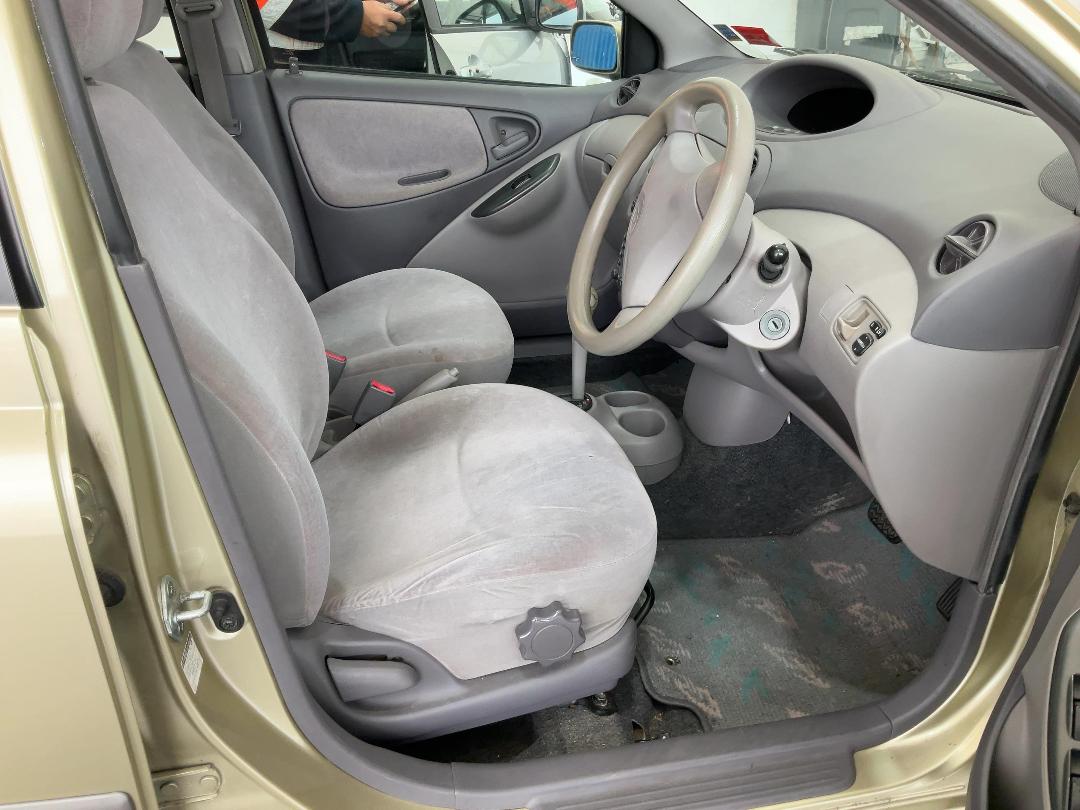 Photo '24' of Toyota Platz