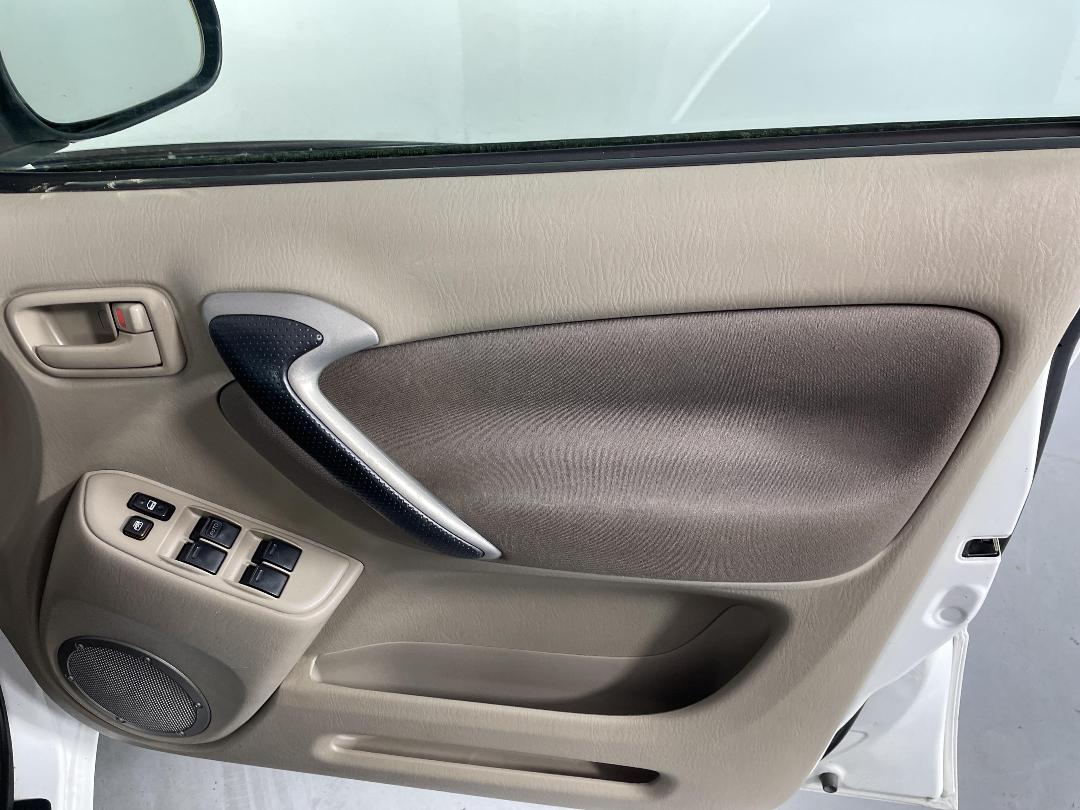 Photo '15' of Toyota Rav4