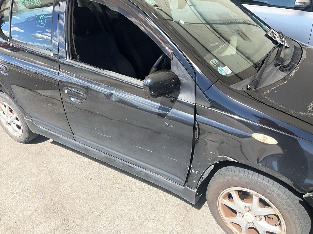 Photo '3' of Toyota Vitz